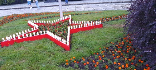 22 июня, ровно в 4.00 утра,возложили цветы!